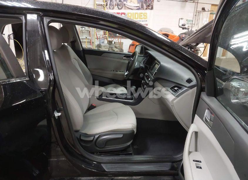 Photo 5 of 2019 Hyundai Sonata SE (VIN 5NPE24AF3KH801747)