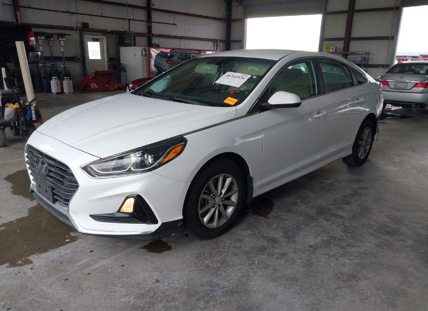 Photo 2 of 2019 Hyundai Sonata SE (VIN 5NPE24AF3KH811856)