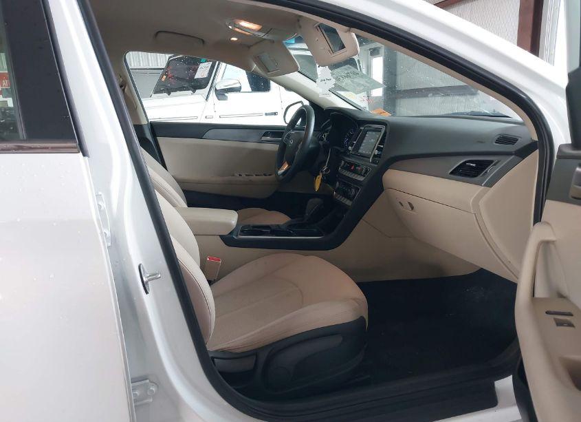 Photo 5 of 2019 Hyundai Sonata SE (VIN 5NPE24AF3KH811856)