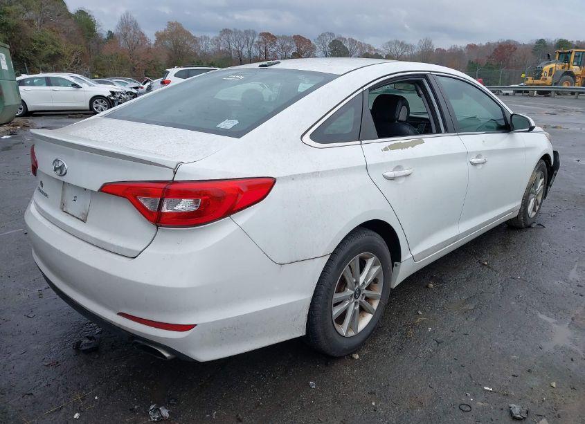 Photo 4 of 2015 Hyundai Sonata SE (VIN 5NPE24AF4FH000945)