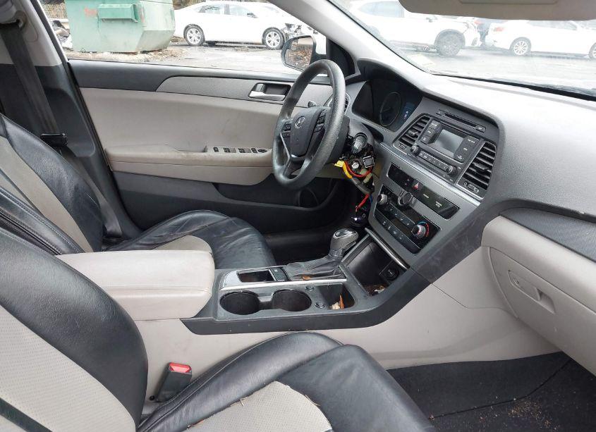 Photo 5 of 2015 Hyundai Sonata SE (VIN 5NPE24AF4FH000945)