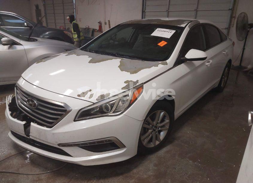 Photo 2 of 2015 Hyundai Sonata SE (VIN 5NPE24AF4FH019060)