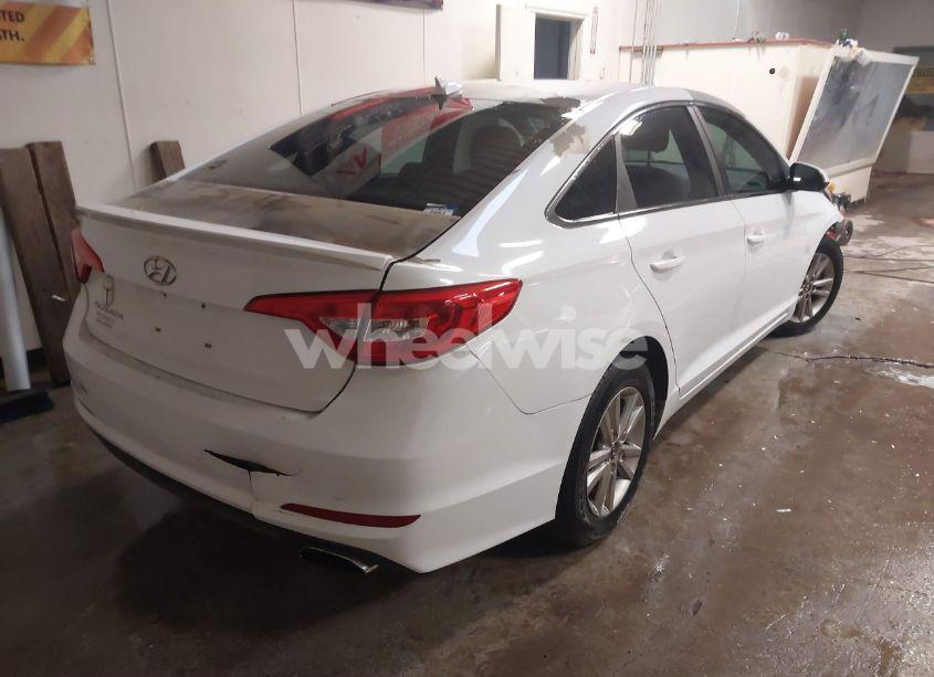 Photo 4 of 2015 Hyundai Sonata SE (VIN 5NPE24AF4FH019060)