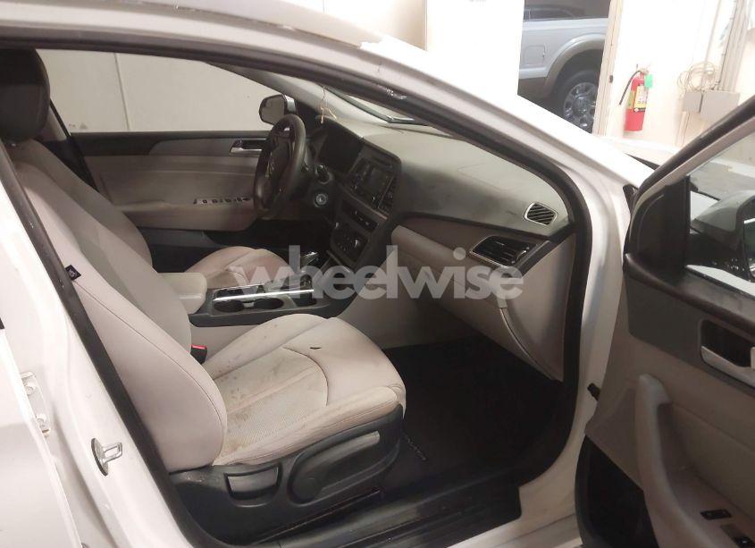 Photo 5 of 2015 Hyundai Sonata SE (VIN 5NPE24AF4FH019060)