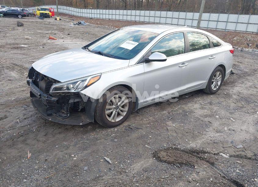 Photo 2 of 2015 Hyundai Sonata SE (VIN 5NPE24AF4FH026977)