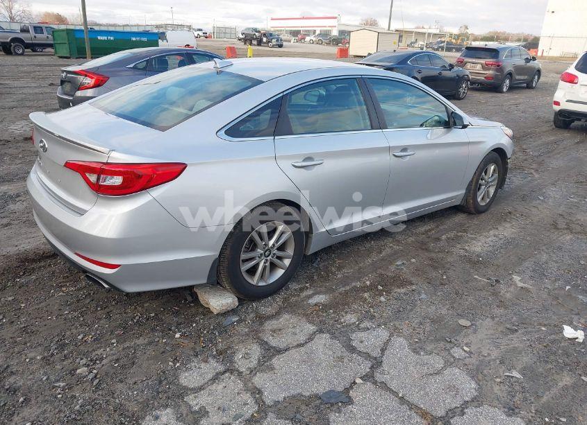 Photo 4 of 2015 Hyundai Sonata SE (VIN 5NPE24AF4FH026977)