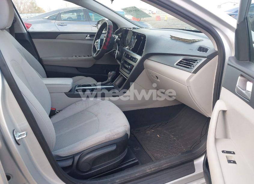 Photo 5 of 2015 Hyundai Sonata SE (VIN 5NPE24AF4FH026977)