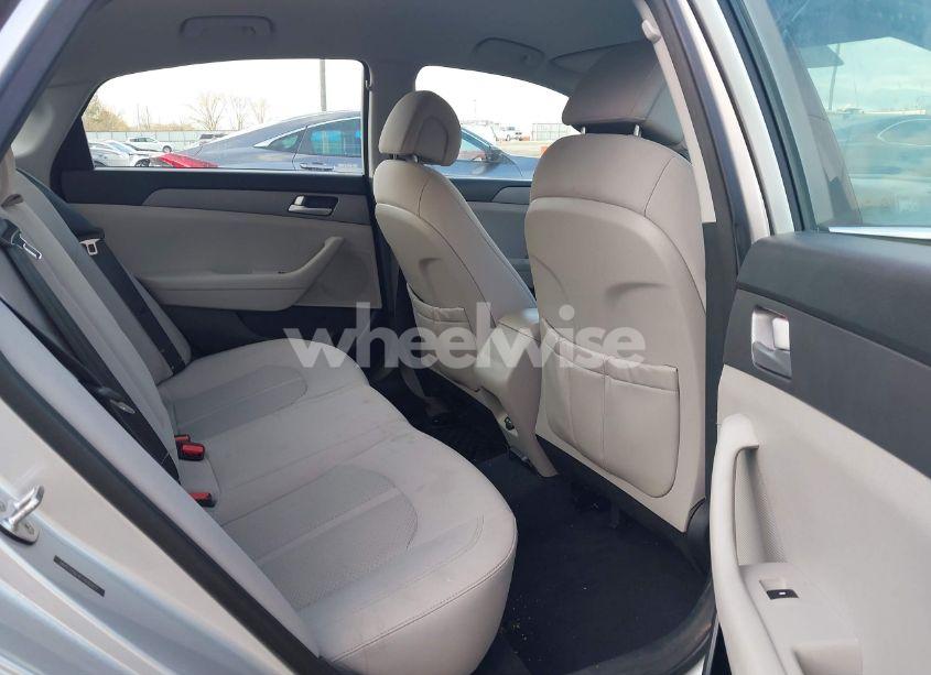 Photo 8 of 2015 Hyundai Sonata SE (VIN 5NPE24AF4FH026977)