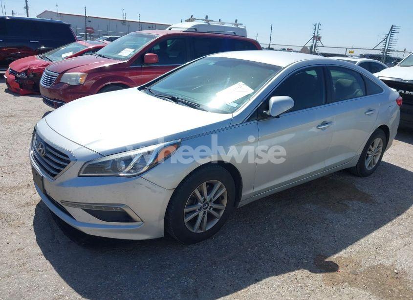 Photo 2 of 2015 Hyundai Sonata SE (VIN 5NPE24AF4FH028101)
