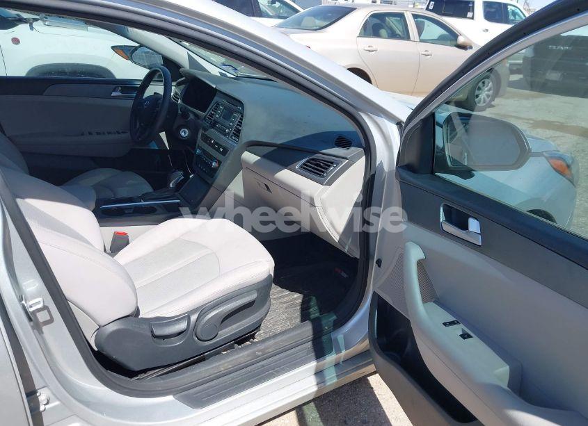 Photo 5 of 2015 Hyundai Sonata SE (VIN 5NPE24AF4FH028101)