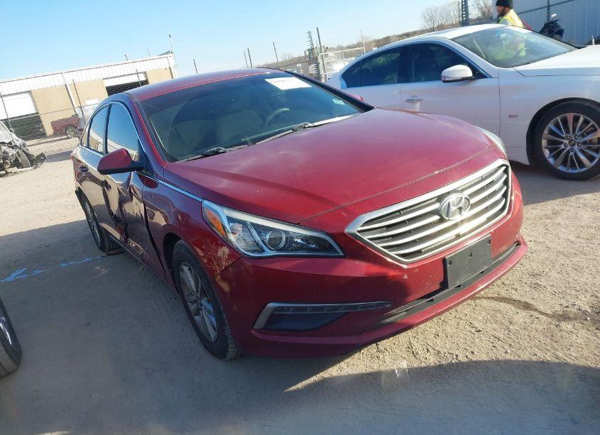 2015 Hyundai Sonata SE (VIN 5NPE24AF4FH069425) main photo