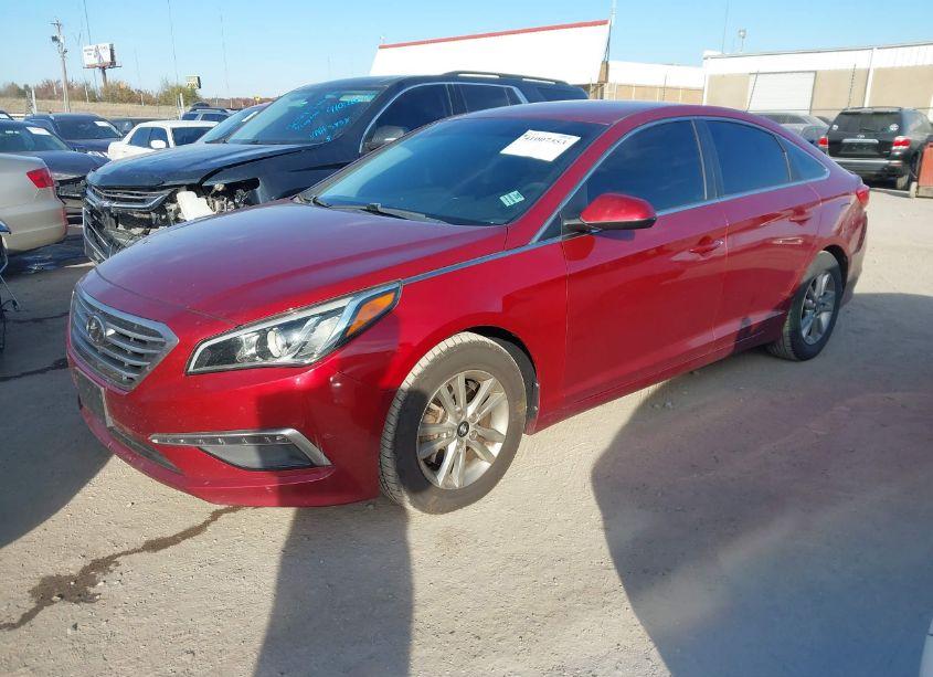 Photo 2 of 2015 Hyundai Sonata SE (VIN 5NPE24AF4FH069425)