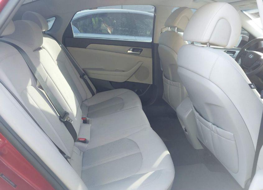 Photo 8 of 2015 Hyundai Sonata SE (VIN 5NPE24AF4FH069425)