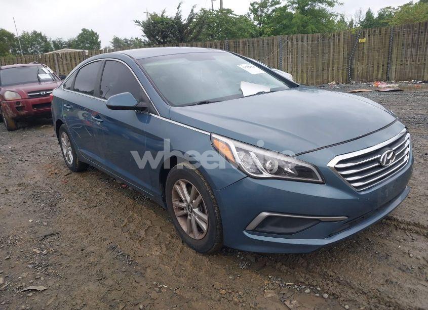2015 Hyundai Sonata SE (VIN 5NPE24AF4FH074138) main photo