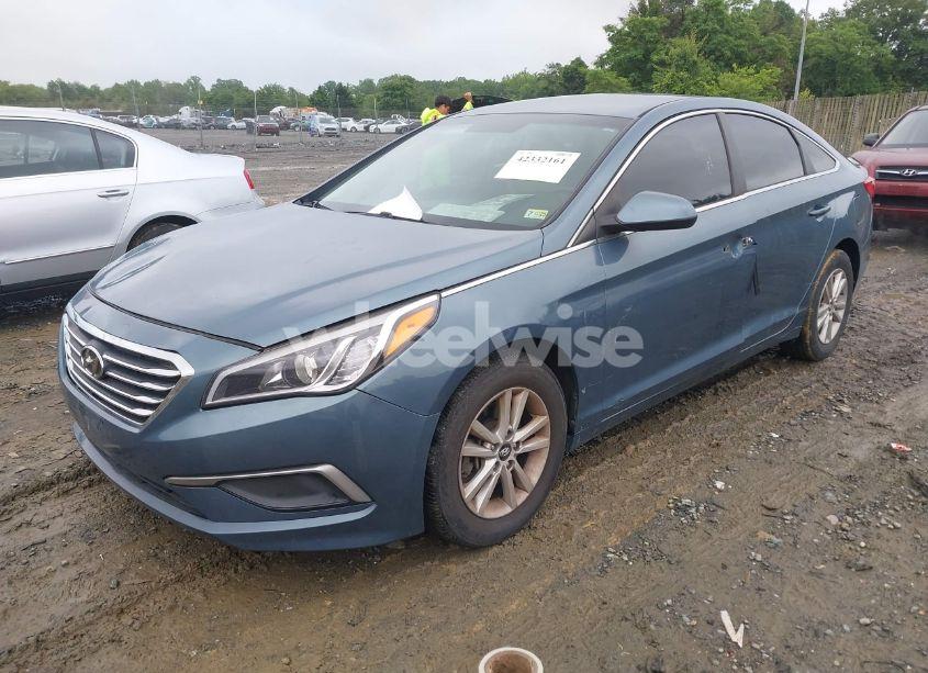 Photo 2 of 2015 Hyundai Sonata SE (VIN 5NPE24AF4FH074138)