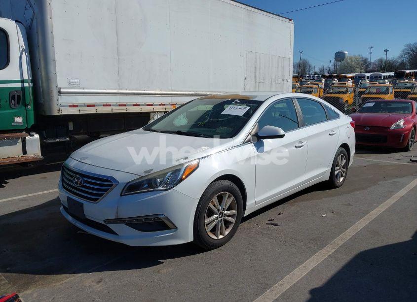 Photo 2 of 2015 Hyundai Sonata SE (VIN 5NPE24AF4FH078755)