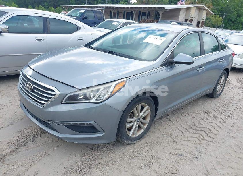 Photo 2 of 2015 Hyundai Sonata SE (VIN 5NPE24AF4FH081977)