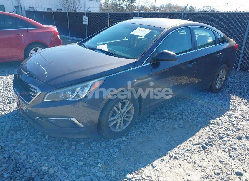 Photo 2 of 2015 Hyundai Sonata SE (VIN 5NPE24AF4FH102634)