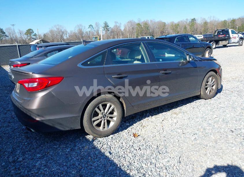 Photo 4 of 2015 Hyundai Sonata SE (VIN 5NPE24AF4FH102634)