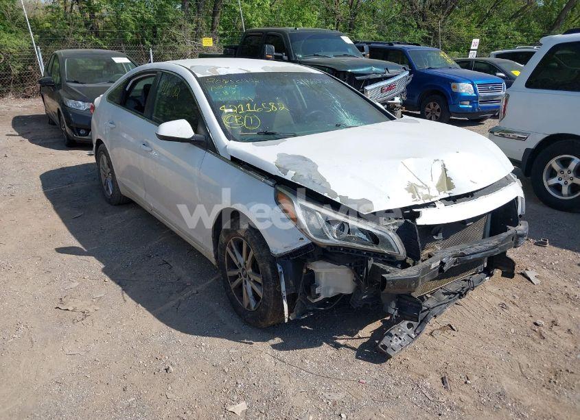 2015 Hyundai Sonata SE (VIN 5NPE24AF4FH109101) main photo