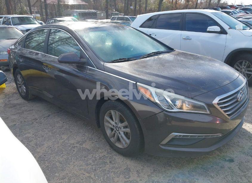 2015 Hyundai Sonata SE (VIN 5NPE24AF4FH112774) main photo