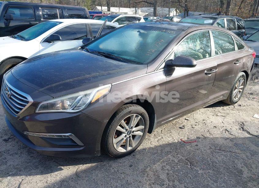 Photo 2 of 2015 Hyundai Sonata SE (VIN 5NPE24AF4FH112774)