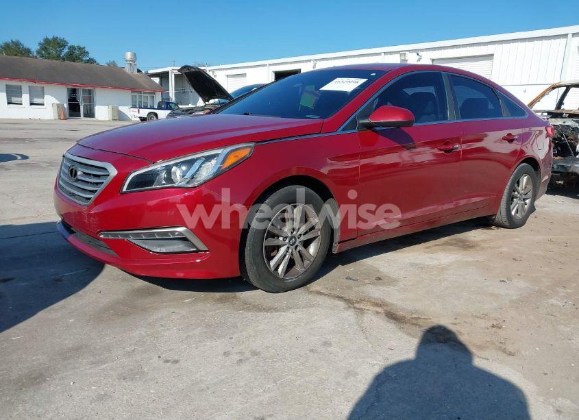 Photo 2 of 2015 Hyundai Sonata SE (VIN 5NPE24AF4FH122110)
