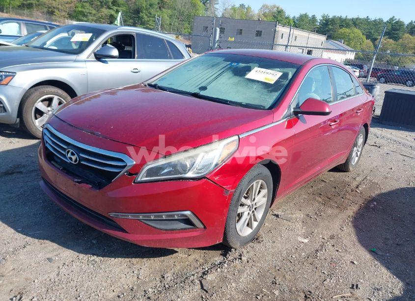 Photo 2 of 2015 Hyundai Sonata SE (VIN 5NPE24AF4FH123645)