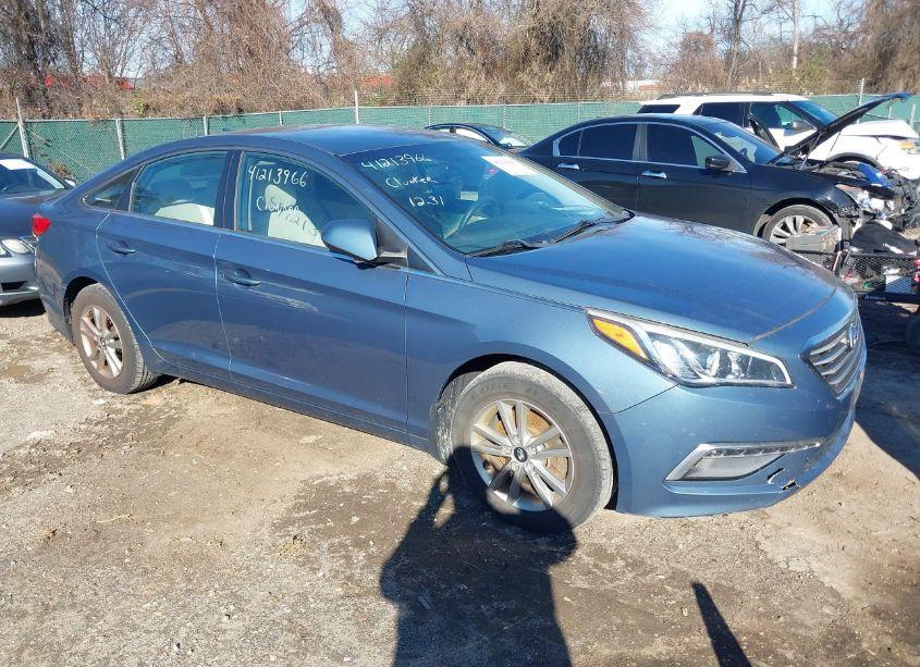 2015 Hyundai Sonata SE (VIN 5NPE24AF4FH145581) main photo