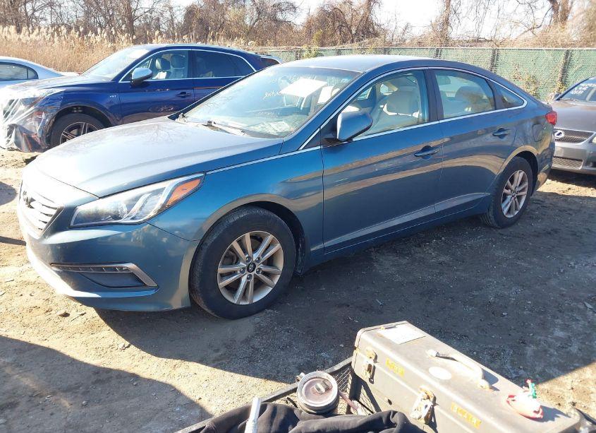 Photo 2 of 2015 Hyundai Sonata SE (VIN 5NPE24AF4FH145581)