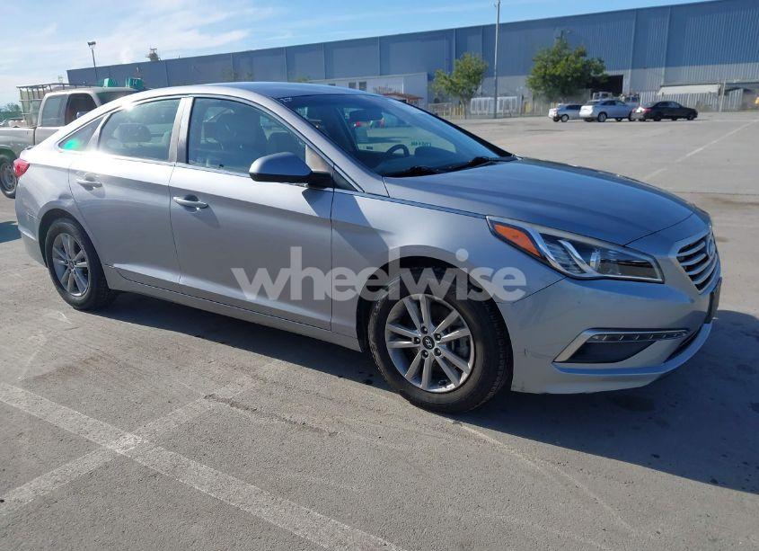 2015 Hyundai Sonata SE (VIN 5NPE24AF4FH156094) main photo