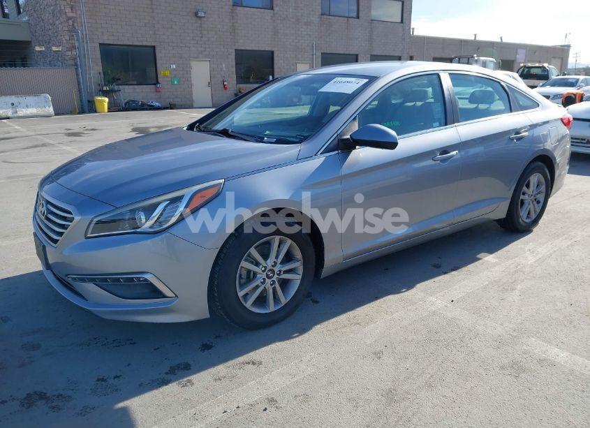Photo 2 of 2015 Hyundai Sonata SE (VIN 5NPE24AF4FH156094)