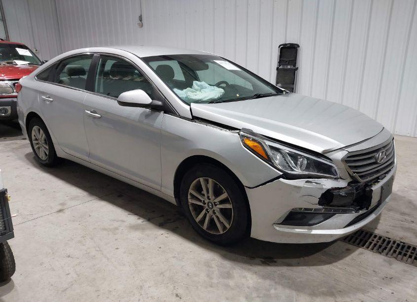 2015 Hyundai Sonata SE (VIN 5NPE24AF4FH156693) main photo