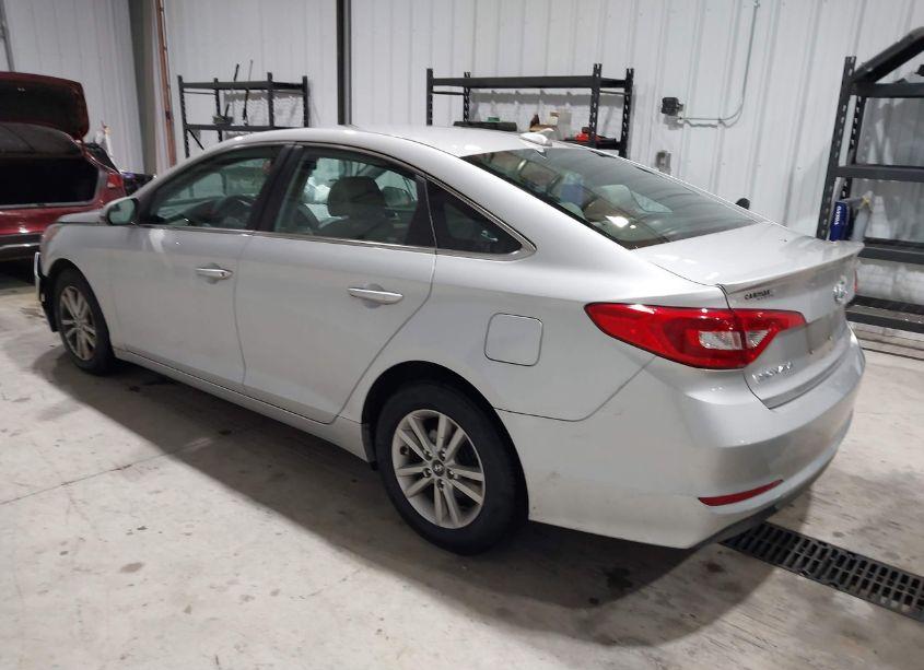 Photo 3 of 2015 Hyundai Sonata SE (VIN 5NPE24AF4FH156693)
