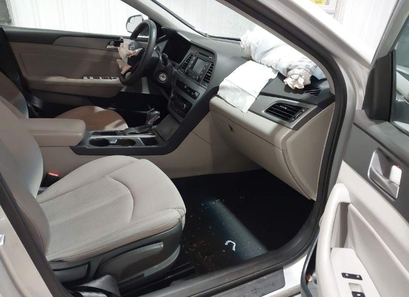 Photo 5 of 2015 Hyundai Sonata SE (VIN 5NPE24AF4FH156693)