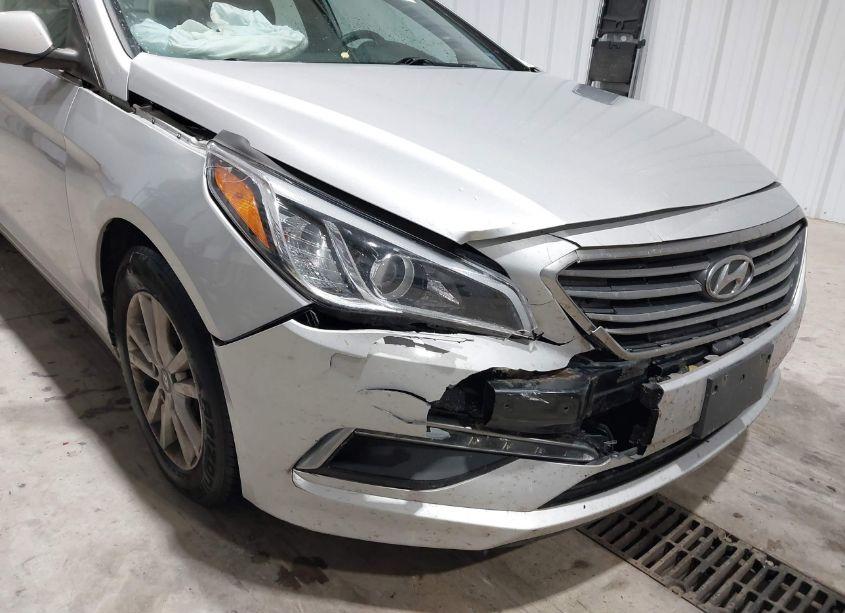 Photo 6 of 2015 Hyundai Sonata SE (VIN 5NPE24AF4FH156693)