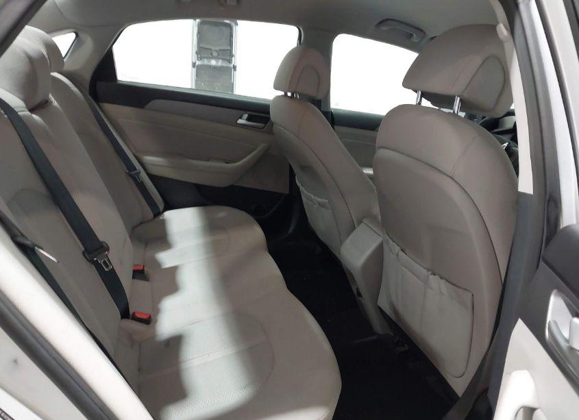 Photo 8 of 2015 Hyundai Sonata SE (VIN 5NPE24AF4FH156693)