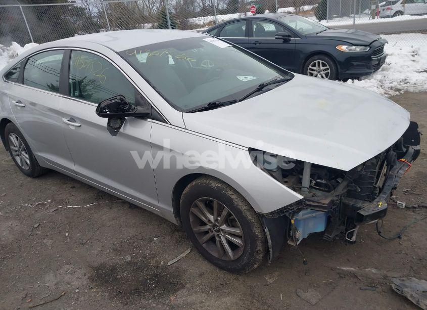 2015 Hyundai Sonata SE (VIN 5NPE24AF4FH182954) main photo
