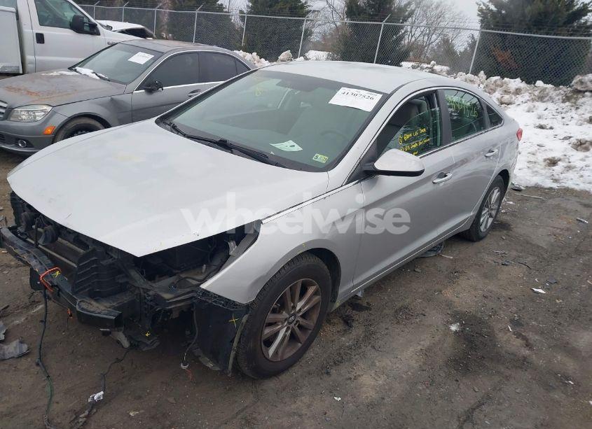 Photo 2 of 2015 Hyundai Sonata SE (VIN 5NPE24AF4FH182954)