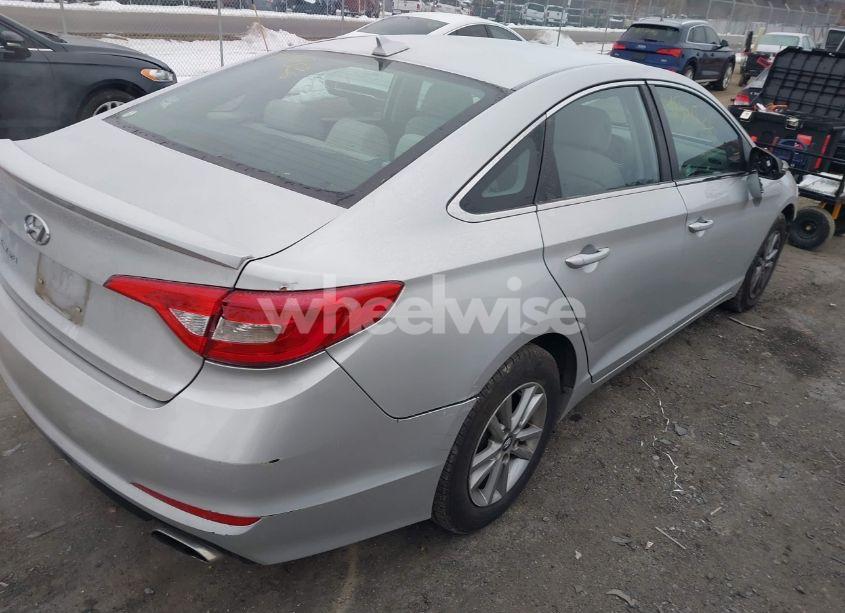 Photo 4 of 2015 Hyundai Sonata SE (VIN 5NPE24AF4FH182954)