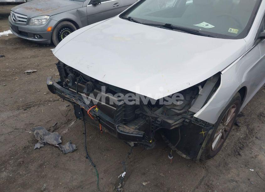 Photo 6 of 2015 Hyundai Sonata SE (VIN 5NPE24AF4FH182954)