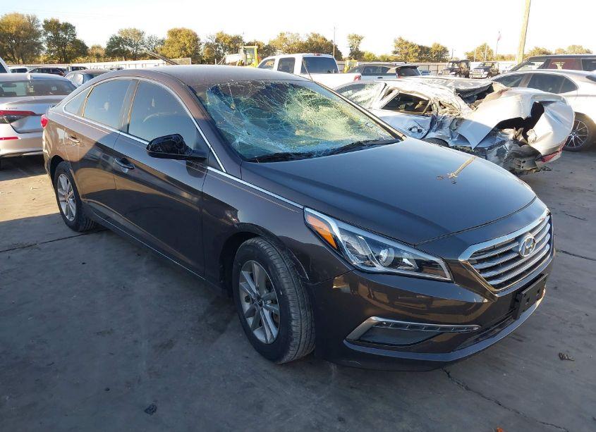 2015 Hyundai Sonata SE (VIN 5NPE24AF4FH185692) main photo