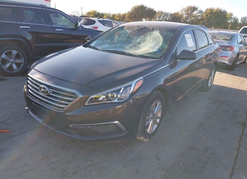 Photo 2 of 2015 Hyundai Sonata SE (VIN 5NPE24AF4FH185692)