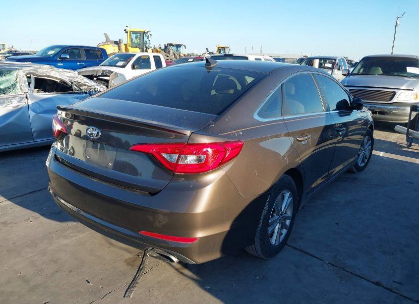 Photo 4 of 2015 Hyundai Sonata SE (VIN 5NPE24AF4FH185692)