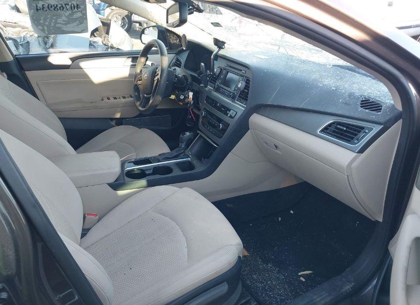 Photo 5 of 2015 Hyundai Sonata SE (VIN 5NPE24AF4FH185692)