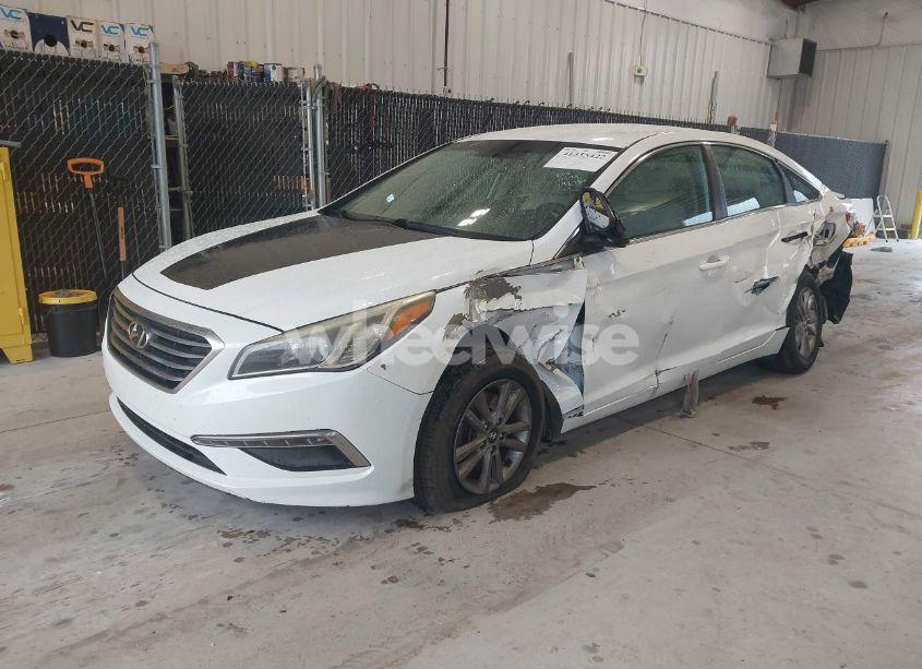 Photo 2 of 2015 Hyundai Sonata SE (VIN 5NPE24AF4FH198734)