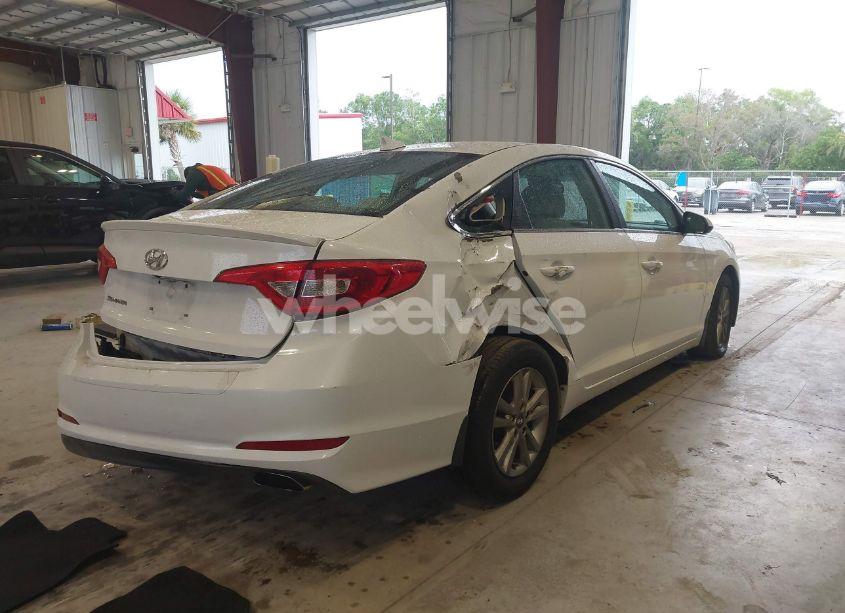 Photo 4 of 2015 Hyundai Sonata SE (VIN 5NPE24AF4FH198734)