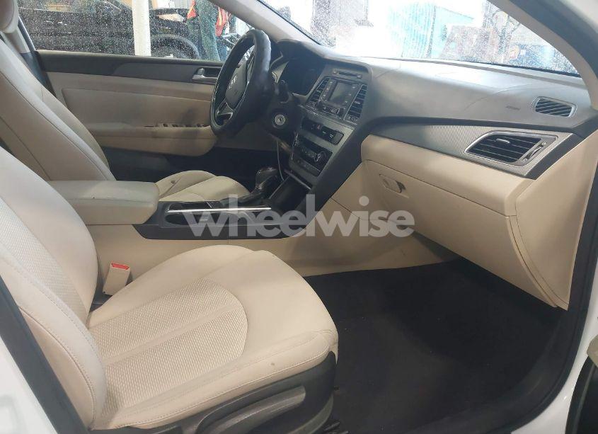 Photo 5 of 2015 Hyundai Sonata SE (VIN 5NPE24AF4FH198734)