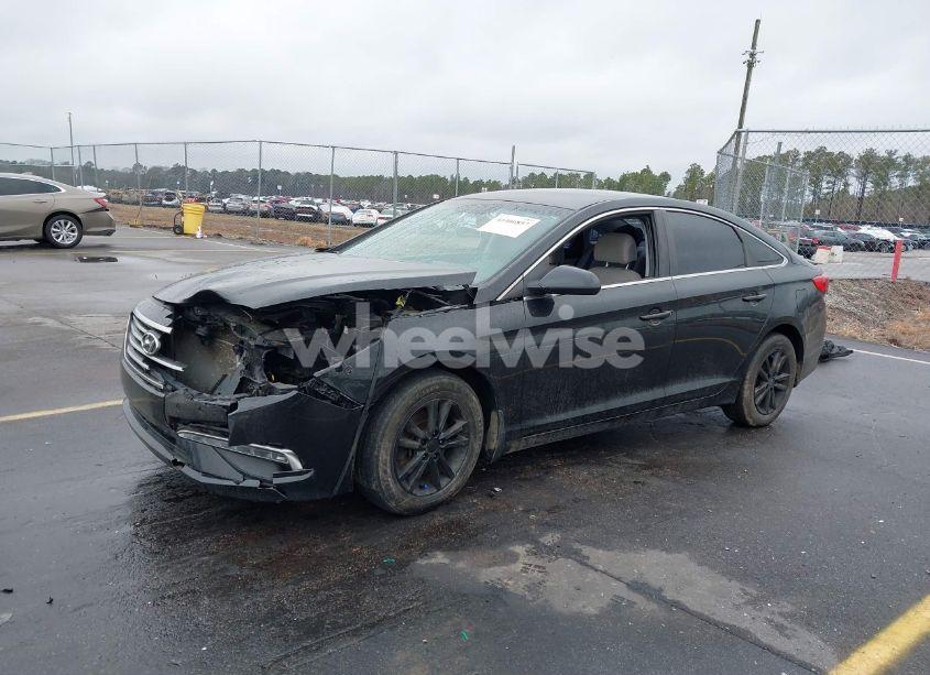 Photo 2 of 2015 Hyundai Sonata SE (VIN 5NPE24AF4FH233224)