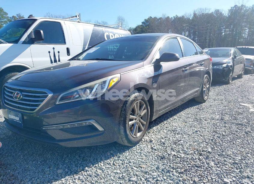 Photo 2 of 2015 Hyundai Sonata SE (VIN 5NPE24AF4FH234647)